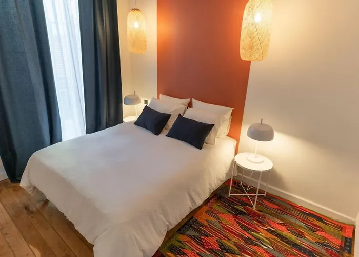 Beige Hospitalite - Coco - Hypercentre-2Chambres-Parking-Zen